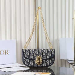 Replica perfette Borsa a tracolla piccola Dior Médaillon M3921 con patta e catena