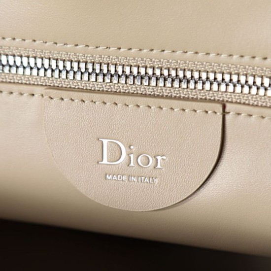 Sito Replica Borse Imitazioni Diorly Dior medio Custian Hobo 26s scamosciata di vitello beige Imitazioni Replica perfette Borse Imitazioni Diorly Dior medio Custian Hobo 26s scamosciata di vitello beige