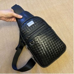 Replica perfette Borsa a tracolla imbracatura da uomo Bottega Veneta nera