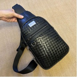 Replica perfette Borsa a tracolla imbracatura da uomo Bottega Veneta nera