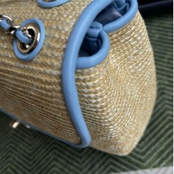 Replica perfette Borsa a tracolla classica Chanel 26C AS6017 rafia blu