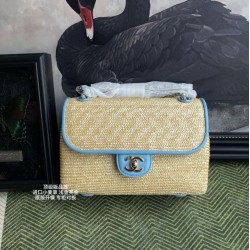 Replica perfette Borsa a tracolla classica Chanel 26C AS6017 rafia blu