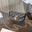 Borsa a tracolla piccola Dior Médaillon M3921 con patta e catena