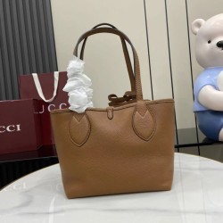 Sito Replica Borsa tote reversibile Gucci 839124 Totissima Giallo/Marrone Imitazioni Replica perfette Borsa tote reversibile Gucci 839124 Totissima Giallo/Marrone