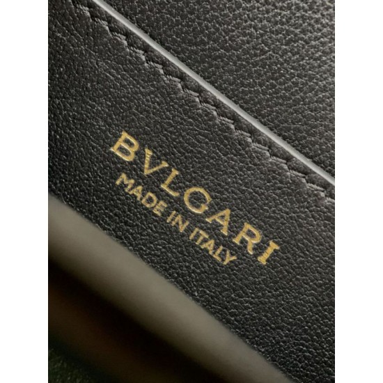 Sito Replica Borse Imitazioni tote mini Bvlgari Serpenti Versione Chip nera Imitazioni Replica perfette Borse Imitazioni tote mini Bvlgari Serpenti Versione Chip nera