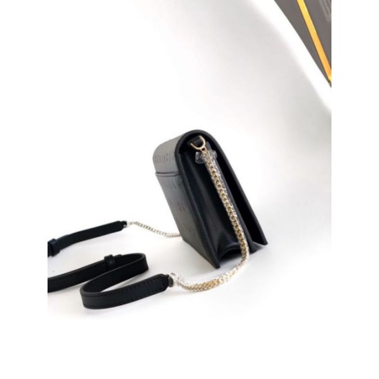 Sito Replica Portafoglio con catena Infinitum con logo Bvlgari Versione Chip nero Imitazioni Replica perfette Portafoglio con catena Infinitum con logo Bvlgari Versione Chip nero