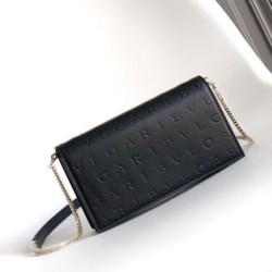 Replica perfette Portafoglio con catena Infinitum con logo Bvlgari Versione Chip nero