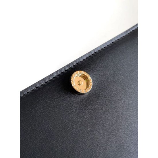 Sito Replica Portafoglio con catena Infinitum con logo Bvlgari Versione Chip nero Imitazioni Replica perfette Portafoglio con catena Infinitum con logo Bvlgari Versione Chip nero