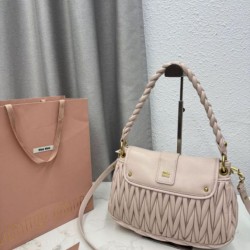 Sito Replica Borsa 1:1 a mano trapuntata Miu Miu 5BC213 Rosa Imitazioni Replica perfette Borsa 1:1 a mano trapuntata Miu Miu 5BC213 Rosa