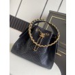 Copia Perfetta Borsa Chanel piccola 25 Hobo AS5293 nera traforata