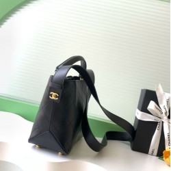 Sito Replica Borsa a mano Chanel 26S AS6268 scamosciata con tracolla larga Nero Imitazioni Replica perfette Borsa a mano Chanel 26S AS6268 scamosciata con tracolla larga Nero