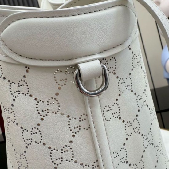 Sito Replica Qualità Premium Borse Firmate grande Gucci Giglio traforata GG 853971 bianca Imitazioni Replica perfette Qualità Premium Borse Firmate grande Gucci Giglio traforata GG 853971 bianca