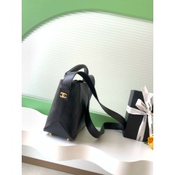 Borsa a mano Chanel 26S AS6268  scamosciata con tracolla larga Nero