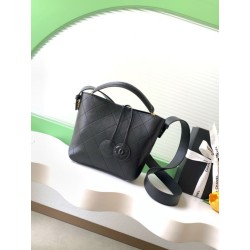 Borsa a mano Chanel 26S AS6268  scamosciata con tracolla larga Nero