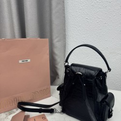 Sito Replica Zaino Miu Miu 26s pelle cerata 5bc043 22cm nero Imitazioni Replica perfette Zaino Miu Miu 26s pelle cerata 5bc043 22cm nero