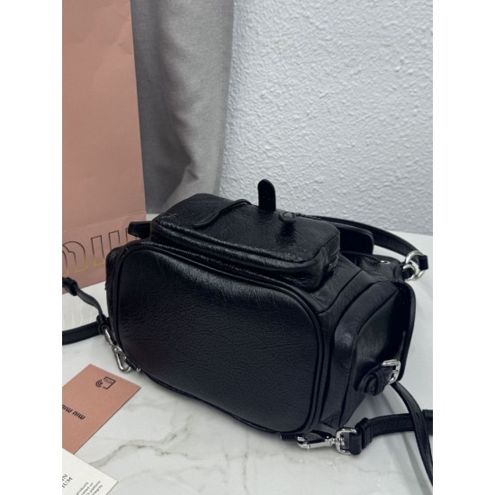 Sito Replica Zaino Miu Miu 26s pelle cerata 5bc043 22cm nero Imitazioni Replica perfette Zaino Miu Miu 26s pelle cerata 5bc043 22cm nero
