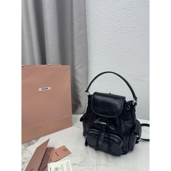Sito Replica Zaino Miu Miu 26s pelle cerata 5bc043 22cm nero Imitazioni Replica perfette Zaino Miu Miu 26s pelle cerata 5bc043 22cm nero
