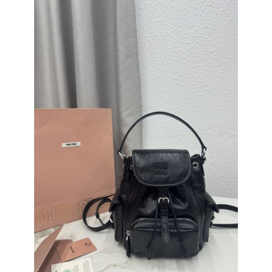 Sito Replica Zaino Miu Miu 26s pelle cerata 5bc043 22cm nero Imitazioni Replica perfette Zaino Miu Miu 26s pelle cerata 5bc043 22cm nero