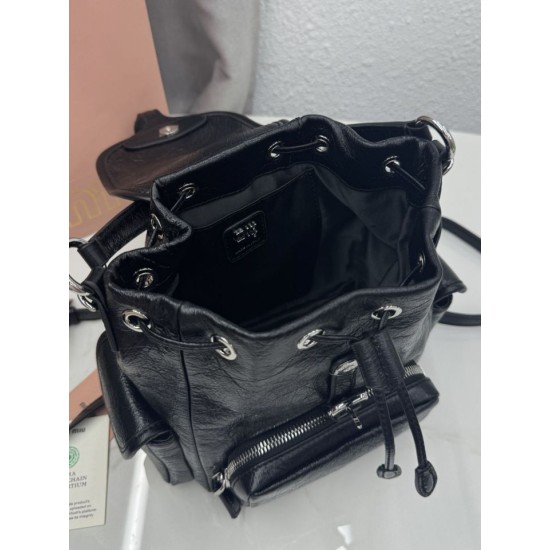 Sito Replica Zaino Miu Miu 26s pelle cerata 5bc043 22cm nero Imitazioni Replica perfette Zaino Miu Miu 26s pelle cerata 5bc043 22cm nero