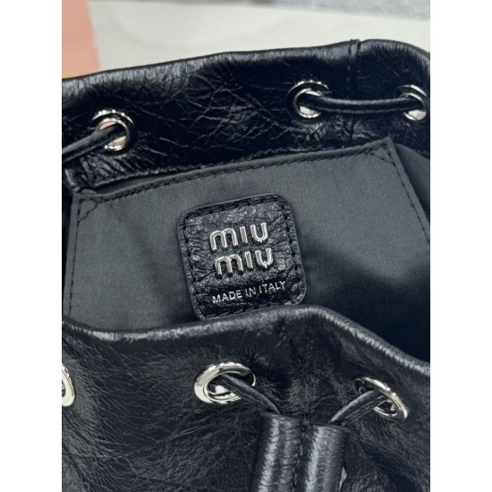 Sito Replica Zaino Miu Miu 26s pelle cerata 5bc043 22cm nero Imitazioni Replica perfette Zaino Miu Miu 26s pelle cerata 5bc043 22cm nero
