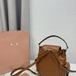 Sito Replica Zaino Miu Miu 26s pelle cerata 5bc043 marrone Imitazioni Replica perfette Zaino Miu Miu 26s pelle cerata 5bc043 marrone