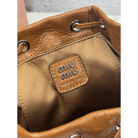 Sito Replica Zaino Miu Miu 26s pelle cerata 5bc043 marrone Imitazioni Replica perfette Zaino Miu Miu 26s pelle cerata 5bc043 marrone