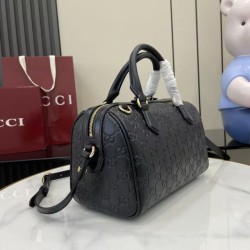 Replica perfette Borsa Gucci Boston media con emblema GG 848886 Nero