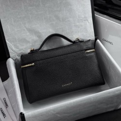 Sito Replica Beauty case grande Chanel Métiers d'art con catena AP5437 Nero Imitazioni Replica perfette Beauty case grande Chanel Métiers d'art con catena AP5437 Nero