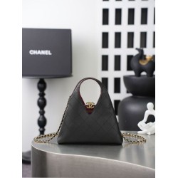 Borsa triangolare trapuntata Chanel AS6392 nera