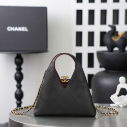 Replica perfette Borsa triangolare trapuntata Chanel AS6392 nera