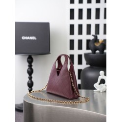 Replica Perfetta Chanel AS6392 triangolare trapuntata bordeaux Replica Perfetta Chanel AS6392 triangolare trapuntata bordeaux