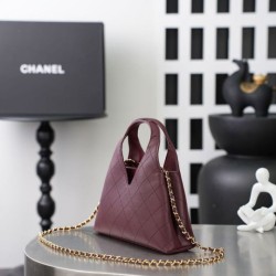Sito Replica Perfetta Chanel AS6392 triangolare trapuntata bordeaux Imitazioni Replica perfette Perfetta Chanel AS6392 triangolare trapuntata bordeaux