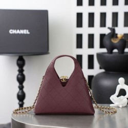 Replica perfette  Perfetta Chanel AS6392 triangolare trapuntata bordeaux