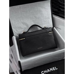 Beauty case grande Chanel Métiers d'art con catena AP5437 Nero