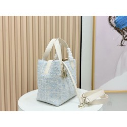 Borsa tote verticale Dior Tweed Toujours motivo Cannage Blu