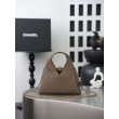 Borsa triangolare trapuntata Chanel AS6392 grigio