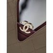 Borsa triangolare trapuntata Chanel AS6392 grigio