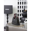 Borsa triangolare trapuntata Chanel AS6392 nera