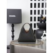 Borsa triangolare trapuntata Chanel AS6392 nera