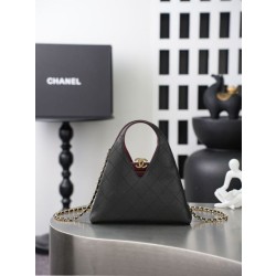 Borsa triangolare trapuntata Chanel AS6392 nera