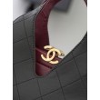 Borsa triangolare trapuntata Chanel AS6392 nera