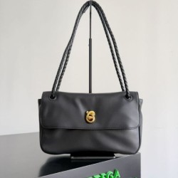 Replica perfette  Perfetta a tracolla piccola BV Bottega Veneta Madison nera