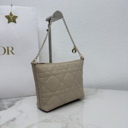 Sito Replica Pochette Dior Travel Nomad S2613 albicocca Imitazioni Replica perfette Pochette Dior Travel Nomad S2613 albicocca