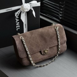 Sito Replica Perfetta Chanel Flap Maxi AS6281 scamosciata con catena Imitazioni Replica perfette Perfetta Chanel Flap Maxi AS6281 scamosciata con catena