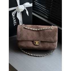 Replica Perfetta Chanel Flap Maxi AS6281 scamosciata con catena 