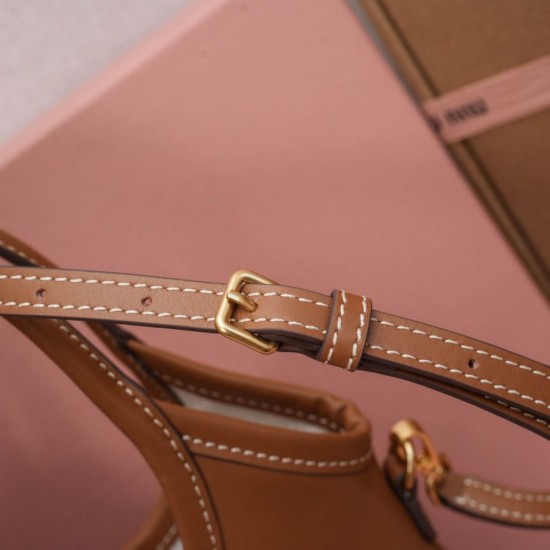 Sito Replica Bora Pari all'originale replica tote Miu Miu Ivy 5BA281 marrone Imitazioni Replica perfette Bora Pari all'originale replica tote Miu Miu Ivy 5BA281 marrone