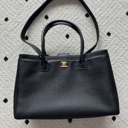 Replica perfette Bora Pari all'originale replica tote Chanel Cerf Executive nera
