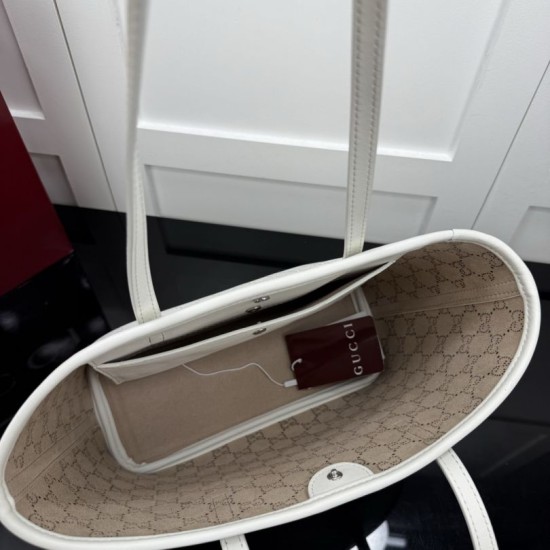 Sito Replica Perfetta Gucci Tribeca con motivo logo GG traforato bianco Imitazioni Replica perfette Perfetta Gucci Tribeca con motivo logo GG traforato bianco