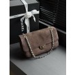 Replica Perfetta Chanel Flap Maxi AS6281 scamosciata con catena 