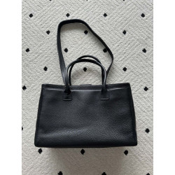 Bora Pari all'originale replica tote Chanel Cerf Executive nera